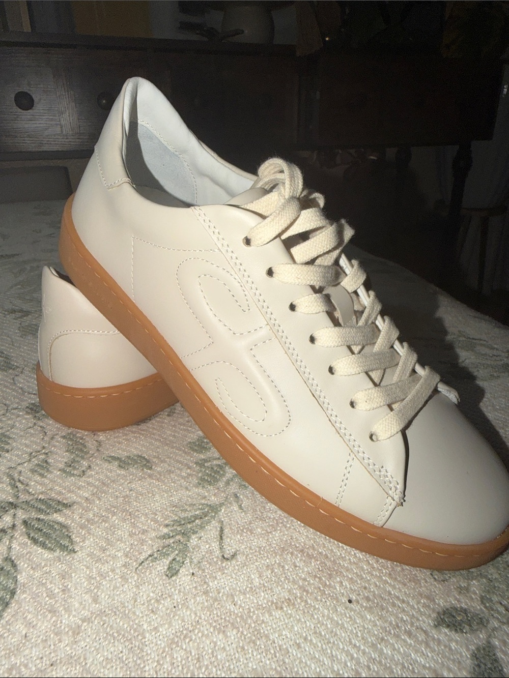 Low-Top Cream Leather Sneakers with Gum Sole